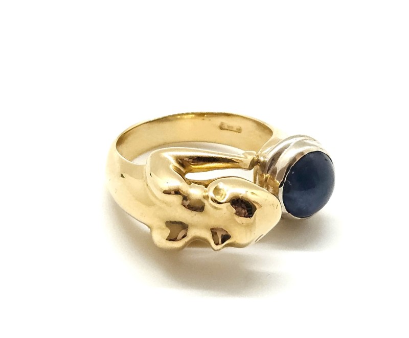 Anello due ori 750/1000 con  zaffiro cambogiano taglio cabochon  mis. 13