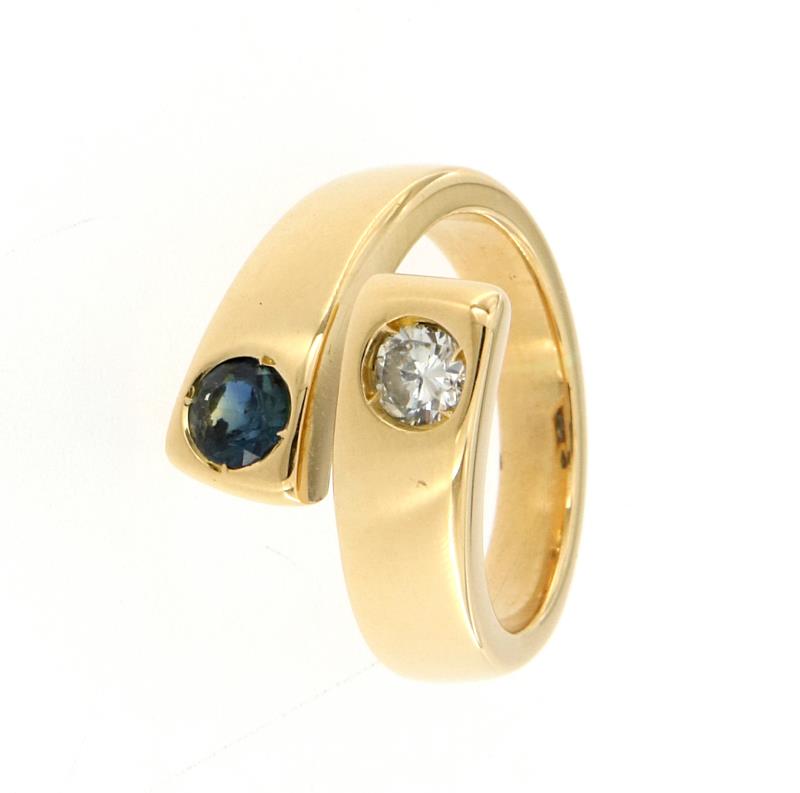 Anello in oro 750\1000 contrariè con zaffiro e diamante taglio brillante