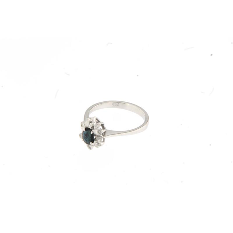 Anello in oro b 750/1000 fiore con zaffiro centrale da 0.2 ct e diamantini da 0.01 ct sui petali misura 12