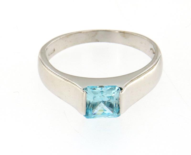 Anello in oro bianco 750\1000 con pietra azzurra mis.17