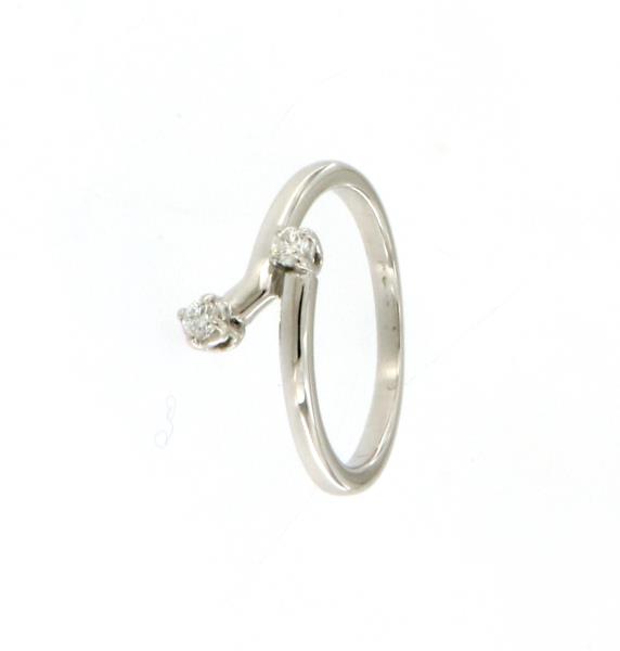 Anello in oro bianco 750\1000 contrarie' con 2 diamantini  mis11