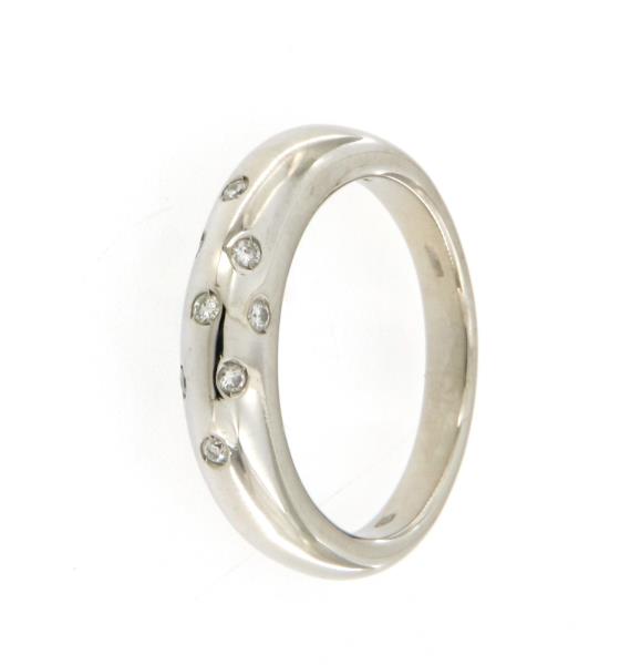 Anello in oro bianco 750\1000 fascia bombata con diamantini mis.20