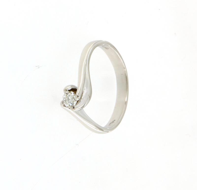 Anello in oro bianco 750\1000 solitario con diamante taglio brillante ct 0,14 colore h purezza vvs mis.14