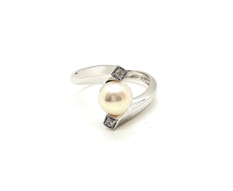 Anello oro bianco 750/1000 a contrariè con perla  naturale coltivata in acqua salata diametro  7,5 mm e moissanite  mis.15