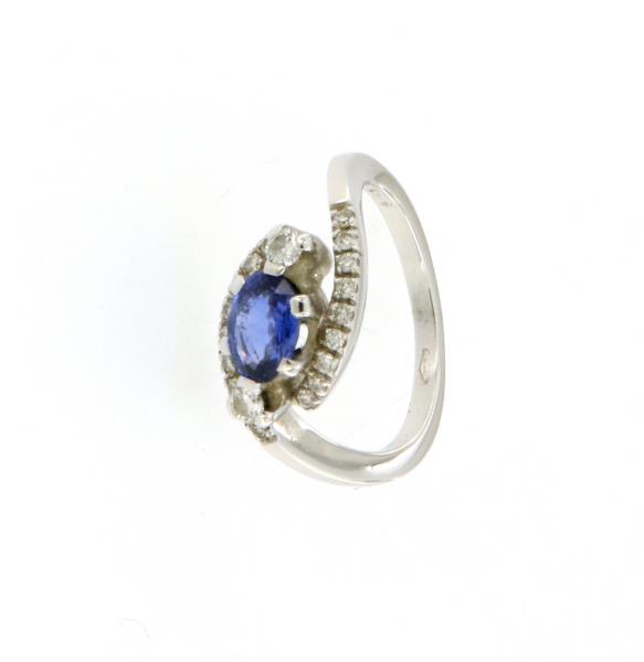 Anello oro bianco 750/1000 con pietra azzurra e due diamanti taglio brillante da 0.05 ct cadauno colore h purezza vs più contorno di diamantini mis.14