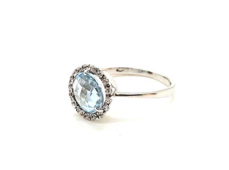 Anello  oro bianco 750/1000 con topazio  azzurro taglio briolè e pavè di zirconi  mis. 12