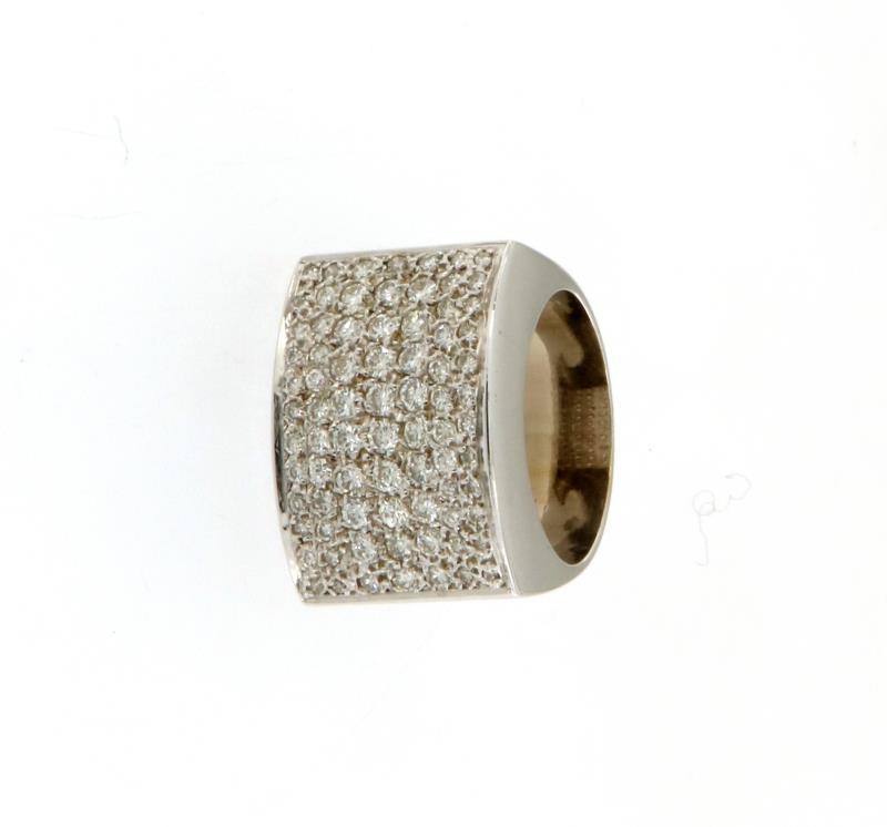 Anello oro bianco 750\1000 con pavè di diamanti di circa 3.8 ct colore h e purezza si1 mis.14