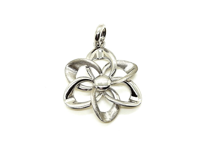 Ciondolo  oro bianco 750/1000 mod. fiore satinato