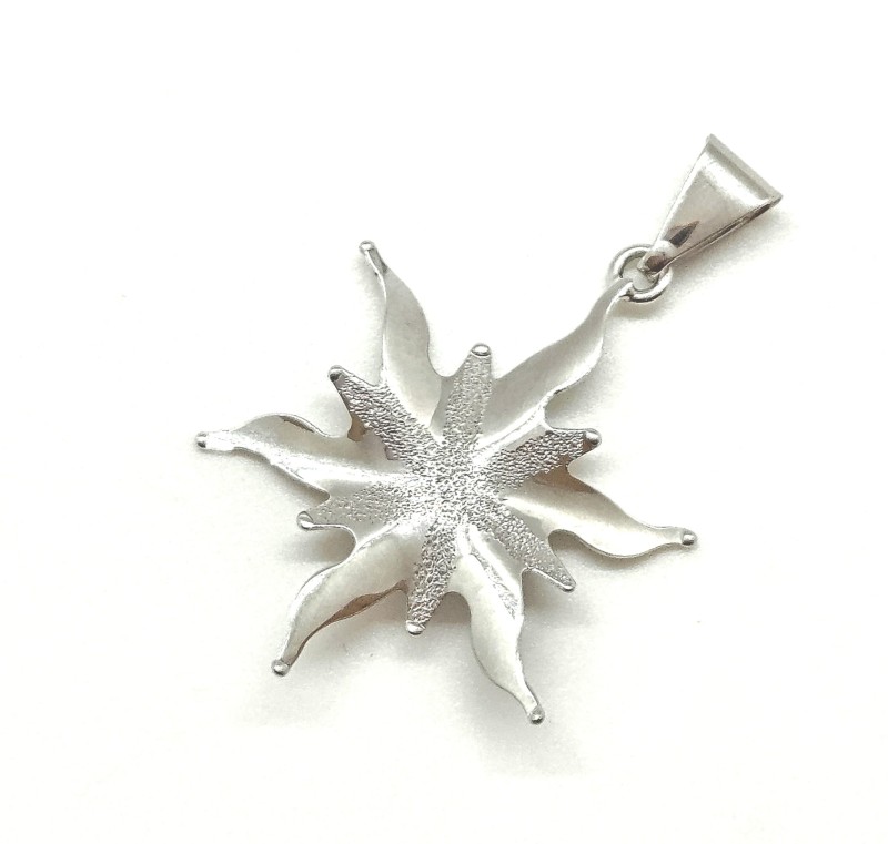 Ciondolo oro bianco 750/1000 tipo stella