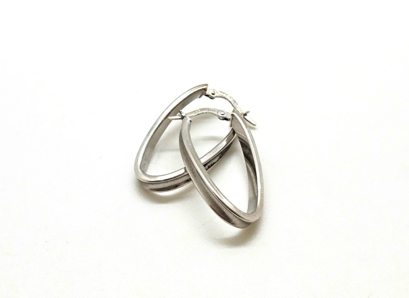 Coppia orecchini oro bianco 750/1000 a cerchio 